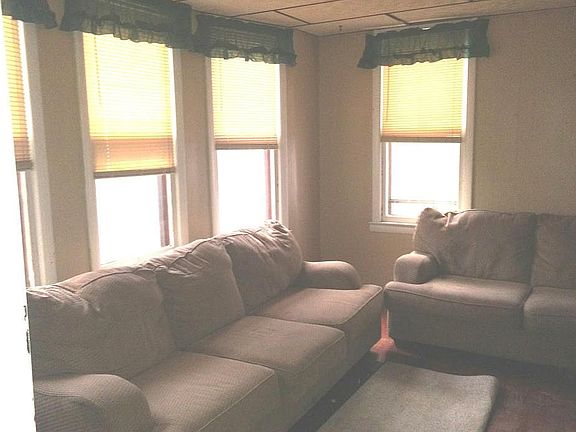 3rd image of 2706 Renick St