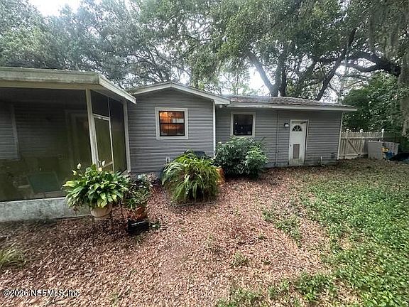 3rd image of 882 DIANE Drive