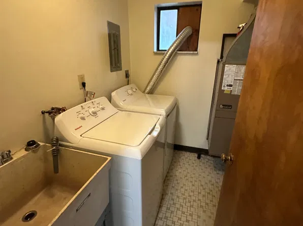 235 Singer Ave APT 4, Mc Kees Rocks, PA 15136