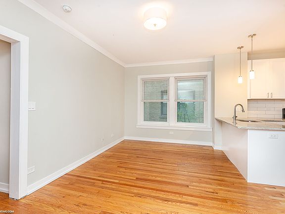 3rd image of 1955 W Leland Ave #2E