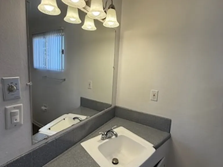 Oxnard Occidental Apartments — Photo 7