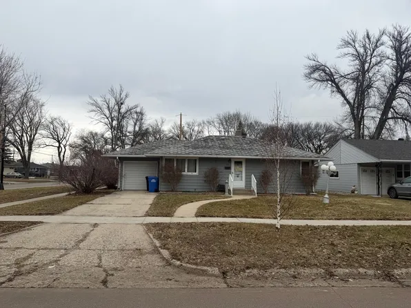 517 23rd Ave N, Fargo, ND 58102