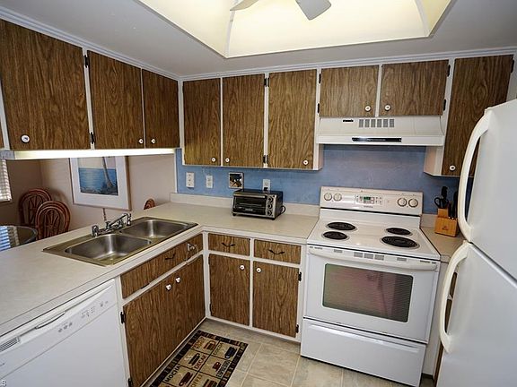 4th image of 330 Kon Tiki Dr APT B8
