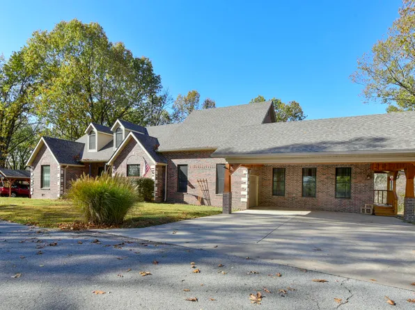 1408 Nottingham Drive, Cassville, MO 65625
