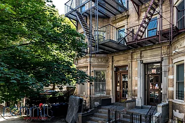 Rented by Rennit Inc.