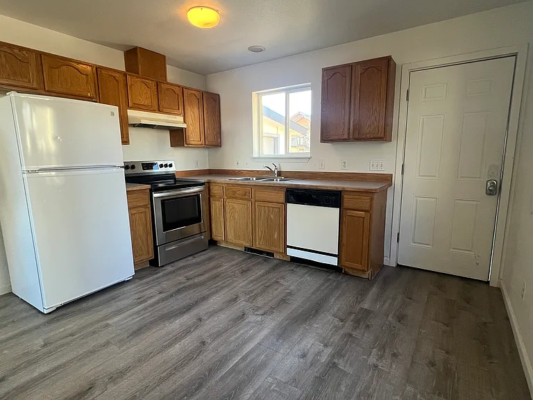 2211 N Airport Rd #4 — Photo 5
