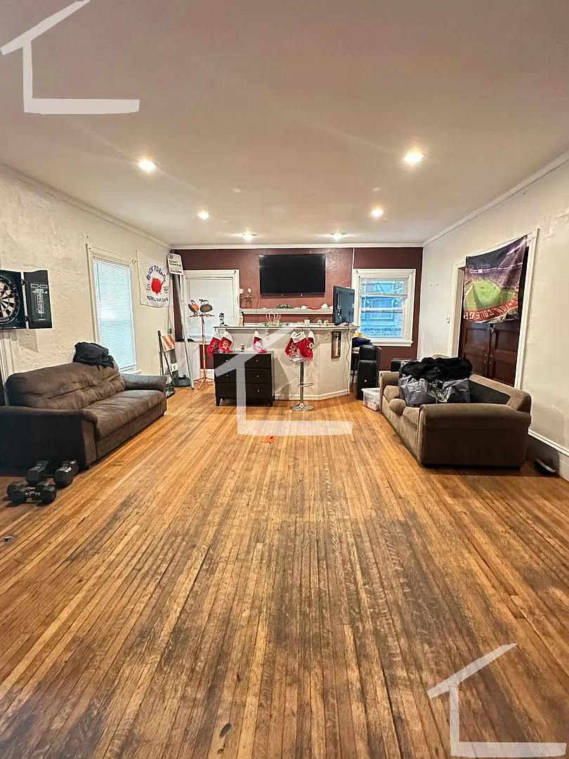 Gorgeous modern entire home perfect for large student groups available 9/1/2027 — Photo 1