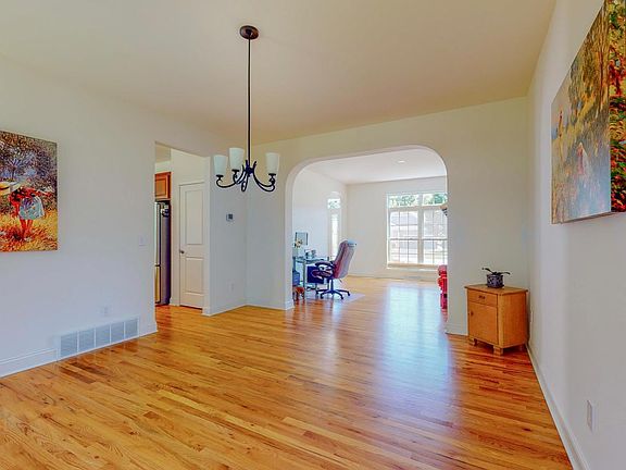 5th image of 18 Mill Towne Dr