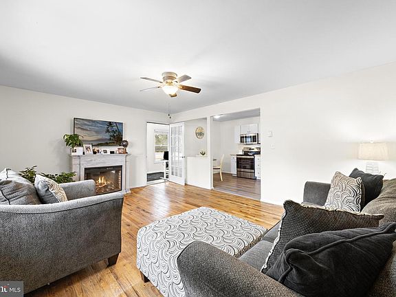 3rd image of 528 Lilac Ln Unit A