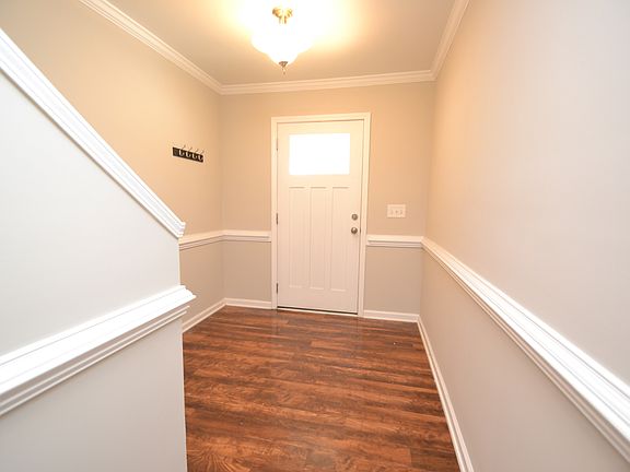 3rd image of 208 Irving Way