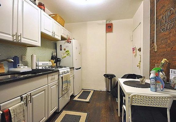 3rd image of 416 E 71st St APT 10