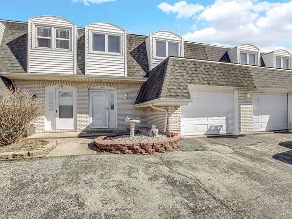 619 Wellington Dr, Dyer, IN 46311