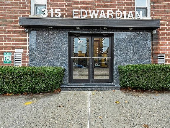 2nd image of 315 W 232nd St APT 1A