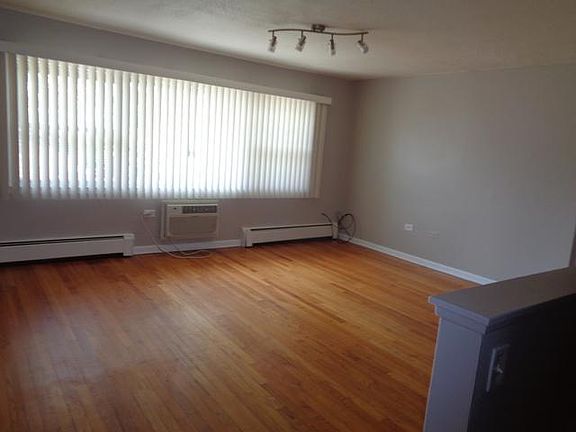 2nd image of 10931 S Lloyd Dr APT 3D