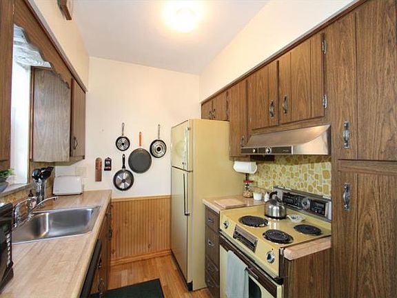 4th image of 158 W Crest Dr