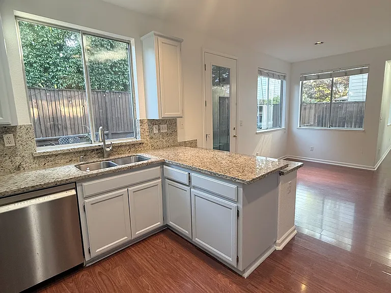 16 Elmwood Dr — Photo 6