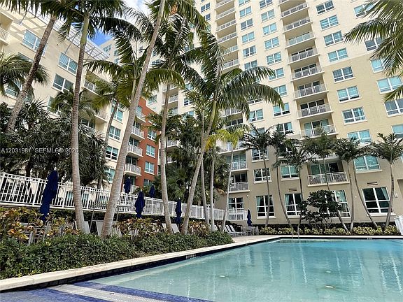 3rd image of 2000 N Bayshore Dr APT 525