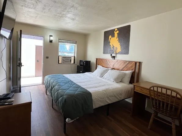 404 Lincoln Hwy, Medicine Bow, WY 82329