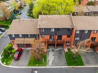 4165 Fieldgate Dr #32, Mississauga, ON L4W 2M9