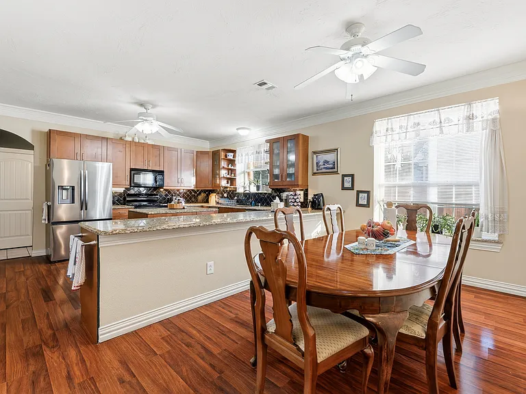 2720 Oates Dr — Photo 28