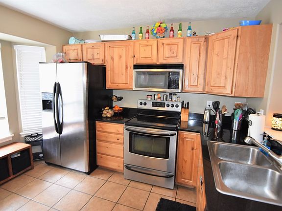 5th image of 878 Capital Ave