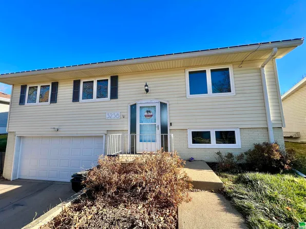 3238 Cheyenne Blvd, Sioux City, IA 51104