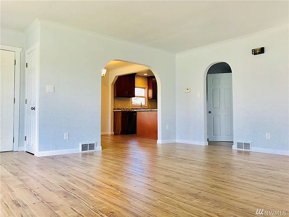 5th image of 6107 Tacoma Ave S
