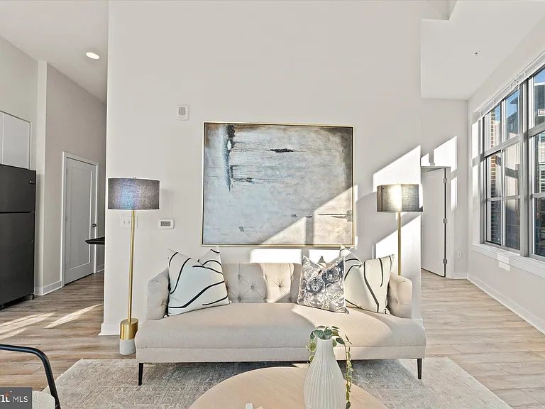 460 New York Ave NW #304 — Photo 6