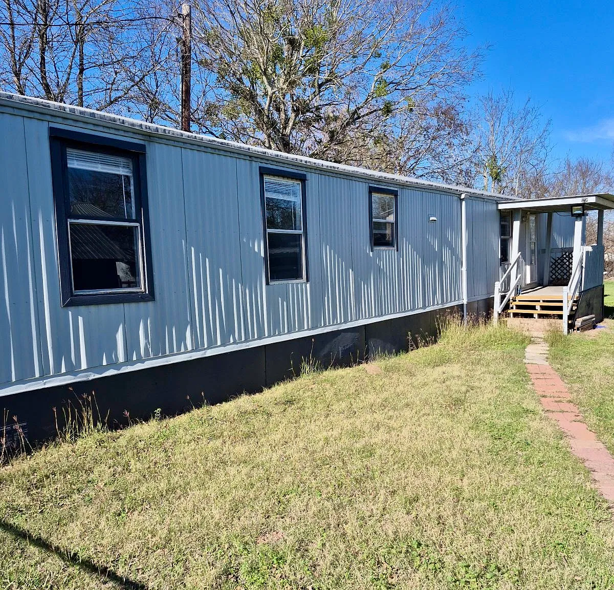 3 bed, 1200 sqft, $1,500 — Photo 1