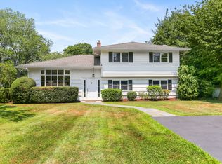 18 Calumet Rd, Westport, CT 06880