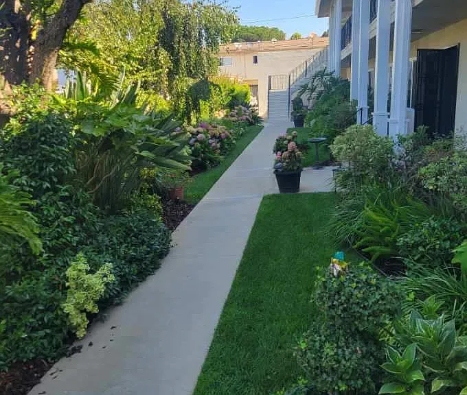 313 E Plymouth St #9 — Photo 1