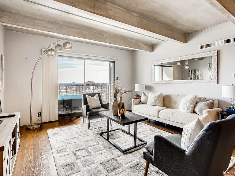1433 N Williams St #Penthouse 5 — Photo 2