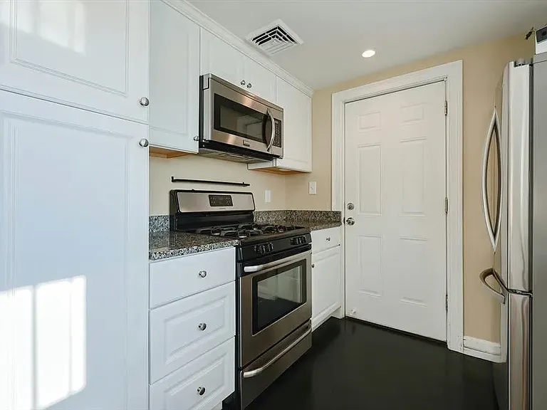 44 S Bedford St — Photo 12