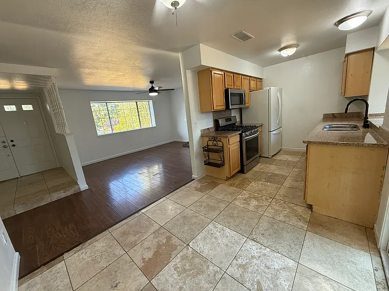 8918 Phoenix Ave — Photo 3