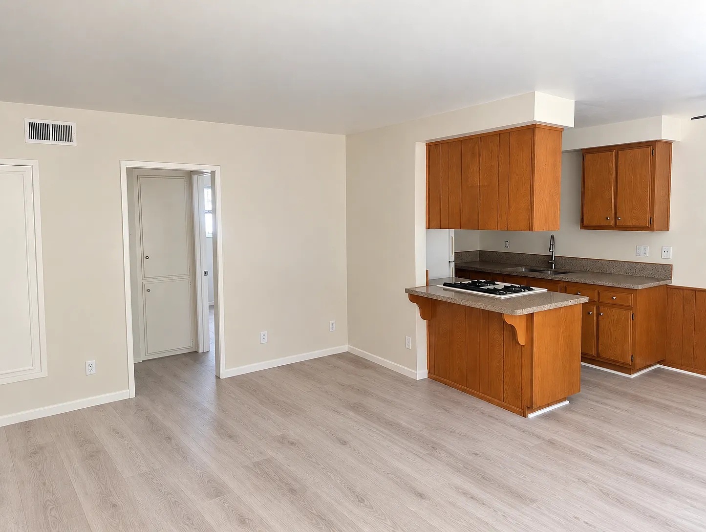 1 bed, 650 sqft, $2,345 — Photo 3