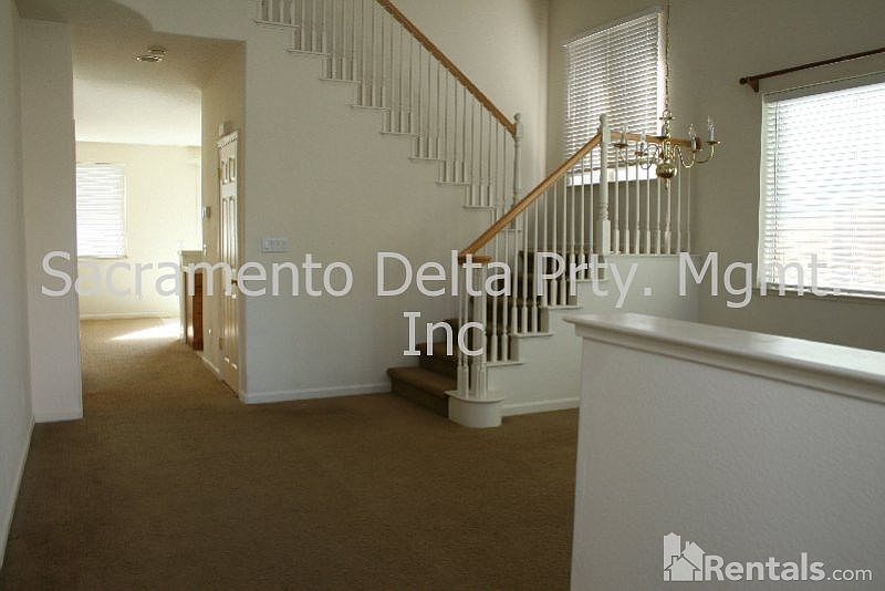 2nd image of 461 Alcantar Cir