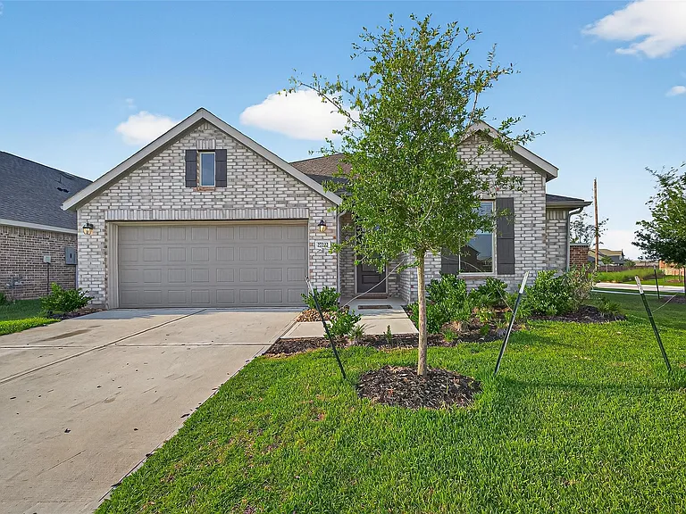 27222 Woodridge Glen Dr — Photo 1