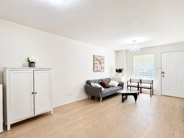 9977 138th St #6, Surrey, BC V3T 5E4