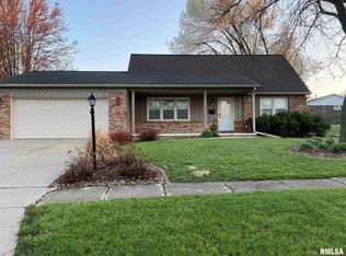 604 Yorkshire Dr, Washington, IL 61571