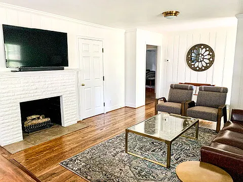3 bed, 1395 sqft, $3,850 — Photo 3