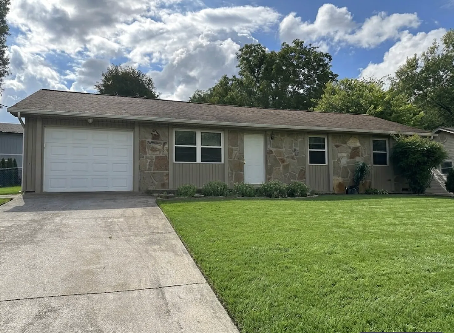 Unbeatable Convenience and Spotless Comfort on Roswell Road! — Photo 1