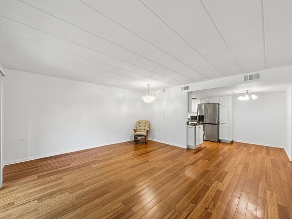 2nd image of 200 Deborah Ln APT 6A