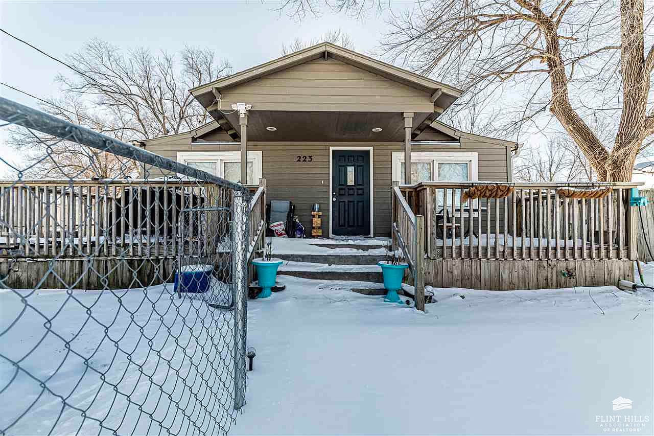 223 W 17th St Junction City KS 66441 Zillow