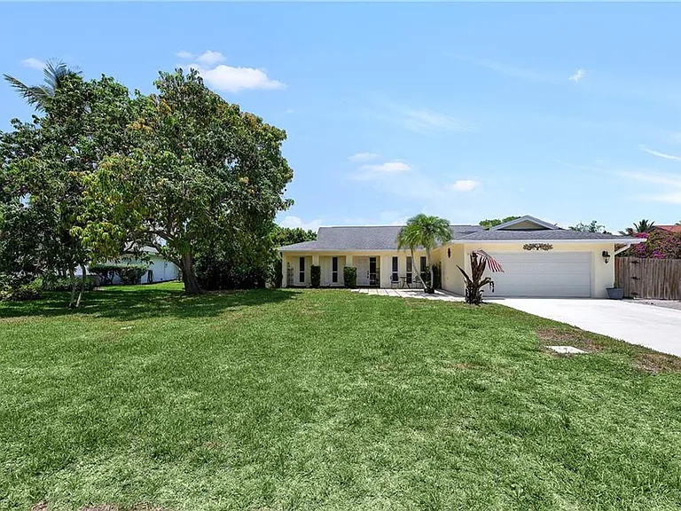 639 S Pompano Dr — Photo 1
