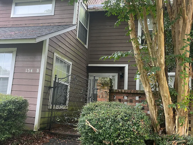 134 Luden Dr #B — Photo 1