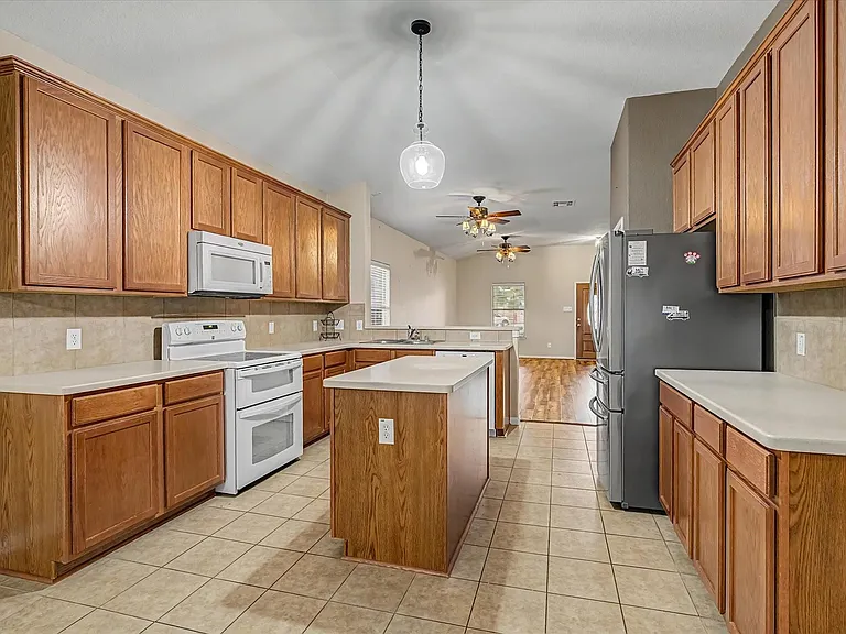 630 W Newport Bnd — Photo 10
