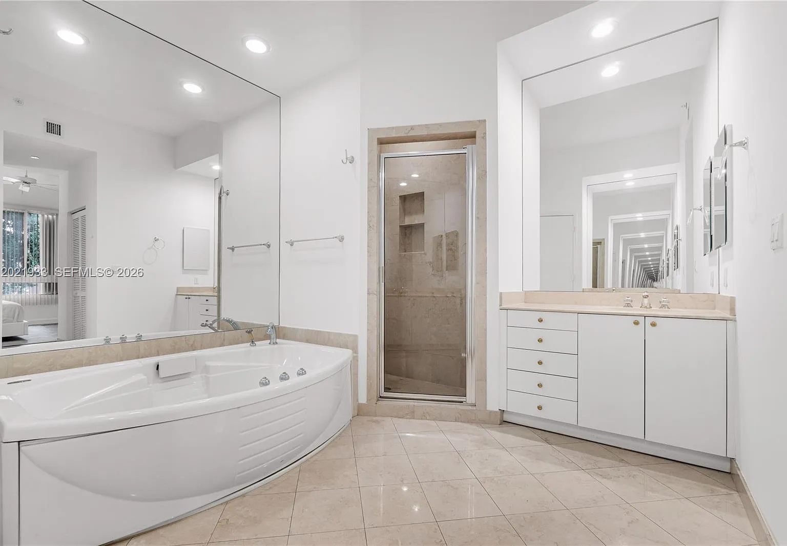 2 bed, 1330 sqft, $7,900 — Photo 4