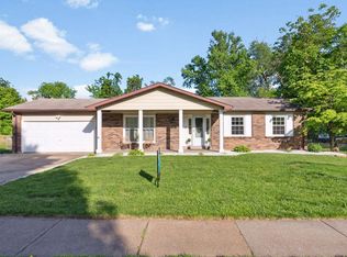 812 Ruth Dr, Saint Charles, MO 63301