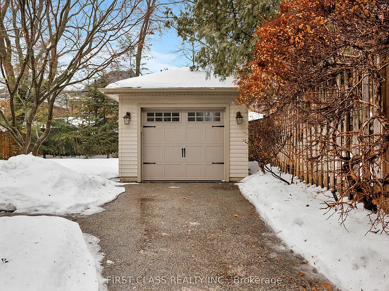 80 Douglas Dr — Photo 34