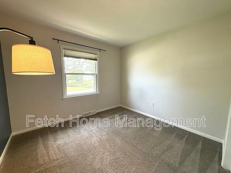 417 Surrey Dr — Photo 16